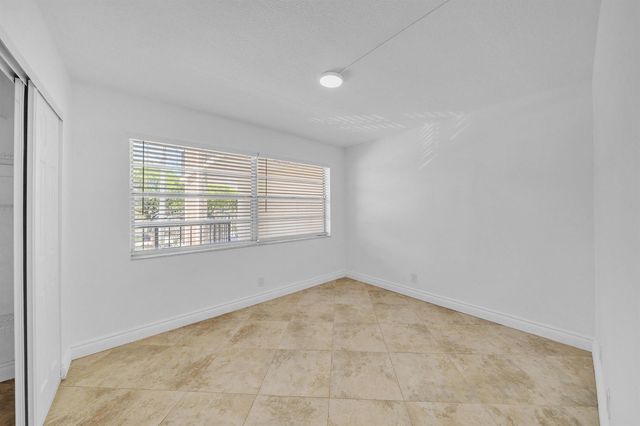 3099 NW 48th Avenue 260, Lauderdale Lakes, FL 33313