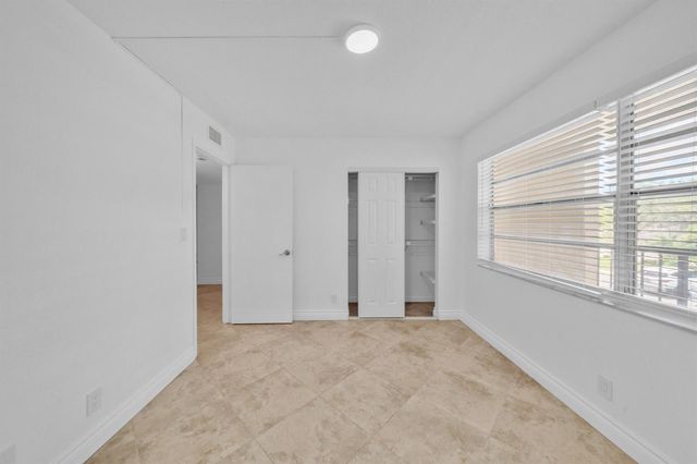 3099 NW 48th Avenue 260, Lauderdale Lakes, FL 33313