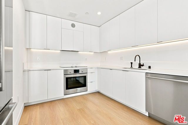 1130 N Orange Drive 301, Los Angeles, CA 90038