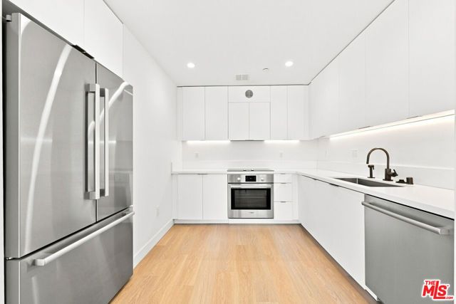 1130 N Orange Drive 301, Los Angeles, CA 90038