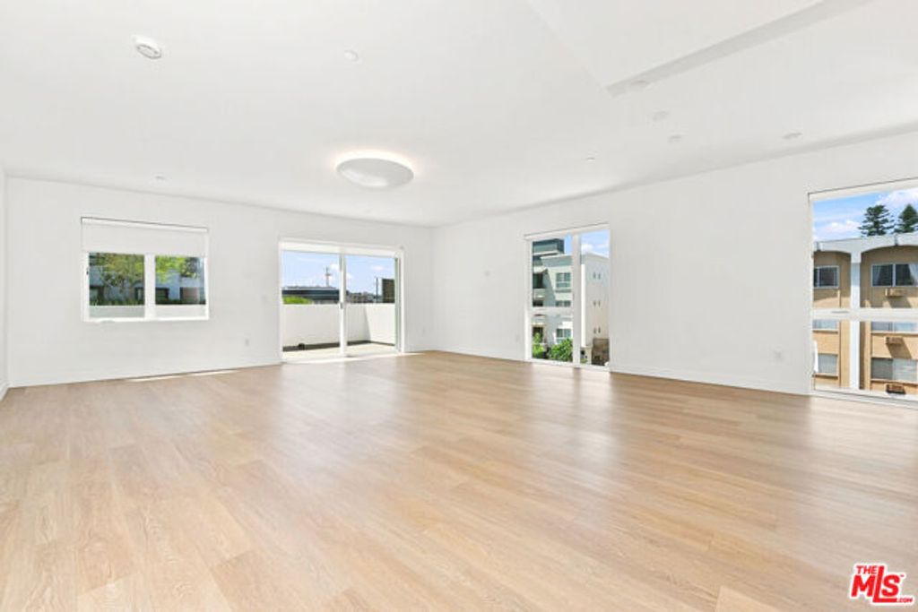 1130 N Orange Drive 301, Los Angeles, CA 90038