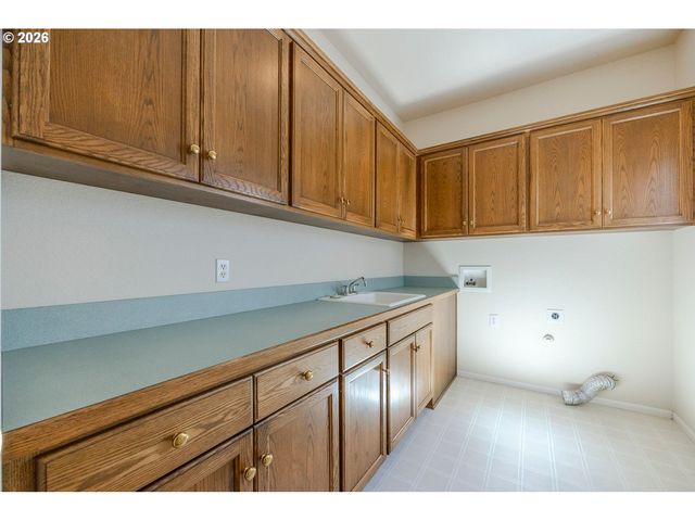 3279 Lakemont Dr, Eugene, OR 97408