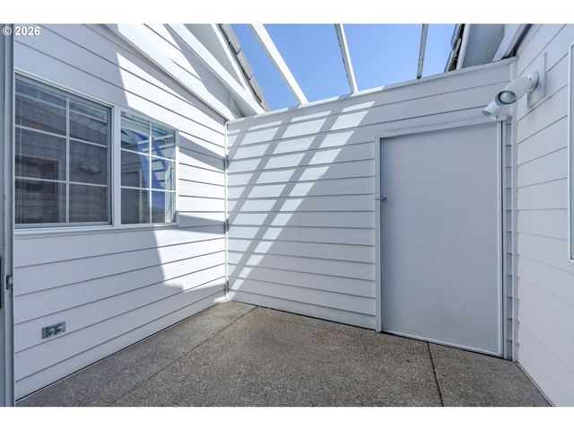 3279 Lakemont Dr, Eugene, OR 97408