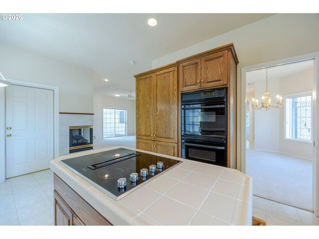 3279 Lakemont Dr, Eugene, OR 97408