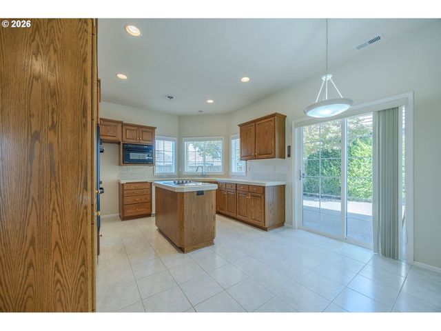 3279 Lakemont Dr, Eugene, OR 97408