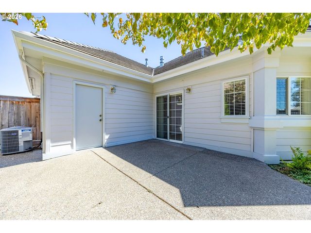 3279 Lakemont Dr, Eugene, OR 97408