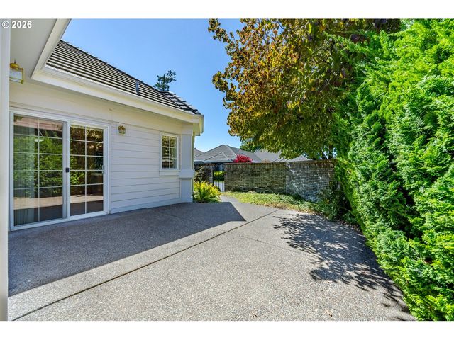 3279 Lakemont Dr, Eugene, OR 97408