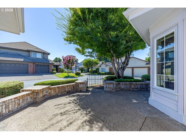 3279 Lakemont Dr, Eugene, OR 97408