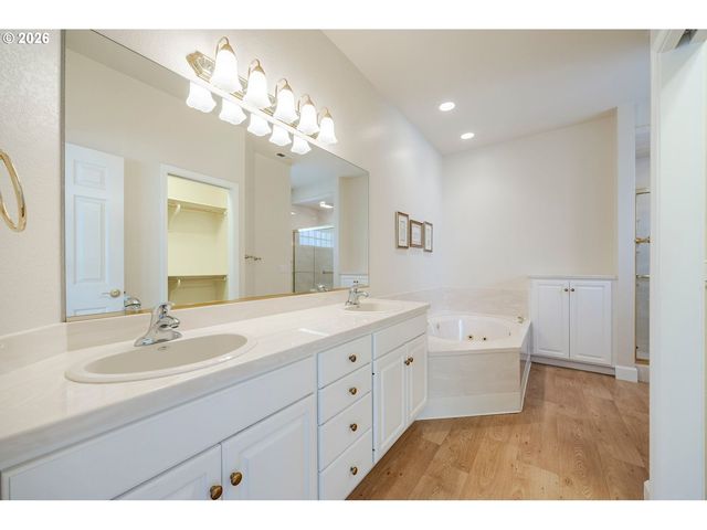 3279 Lakemont Dr, Eugene, OR 97408