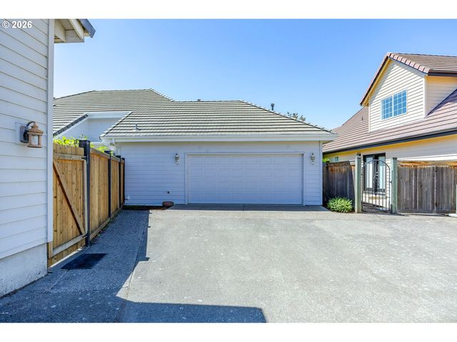 3279 Lakemont Dr, Eugene, OR 97408