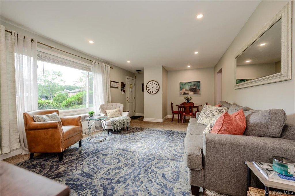 346 Edmunton Drive L17, North Babylon, NY 11703 — photo 4