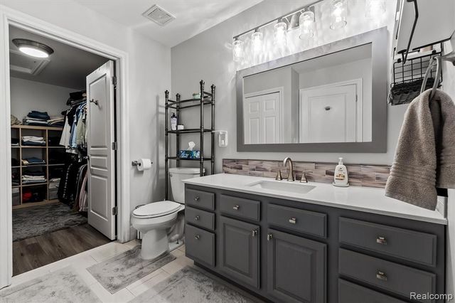 22702 Brantingham Road, Macomb, MI 48044