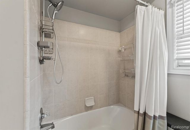 22702 Brantingham Road, Macomb, MI 48044