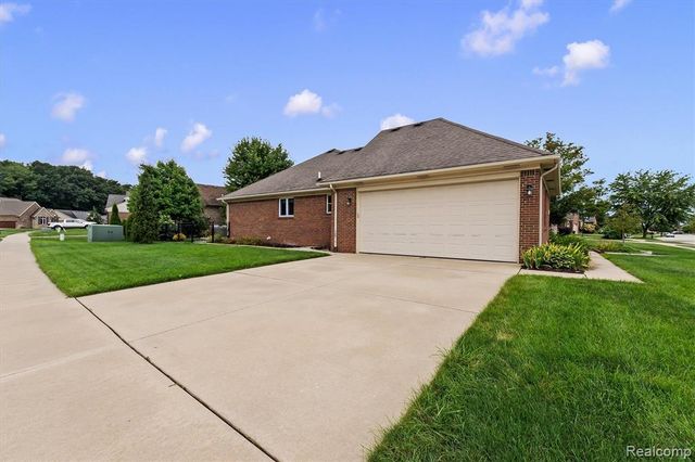 22702 Brantingham Road, Macomb, MI 48044