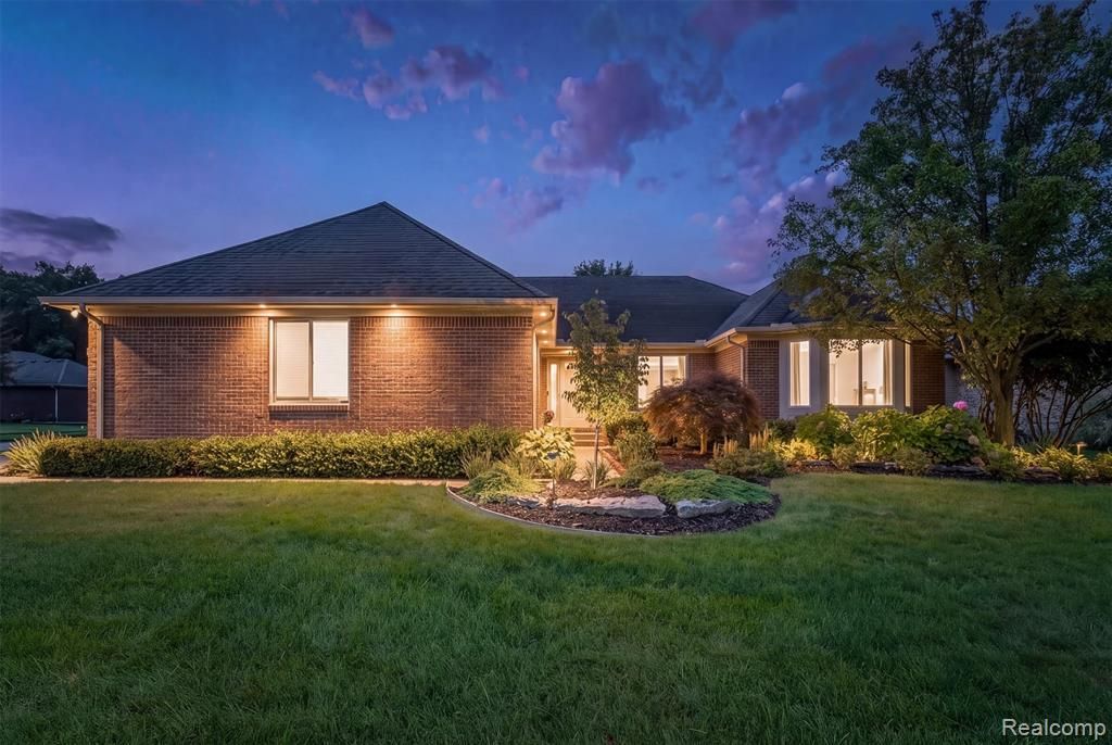 22702 Brantingham Road, Macomb, MI 48044
