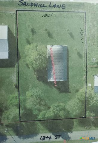 404 S 13th Street, Seadrift, TX 77983