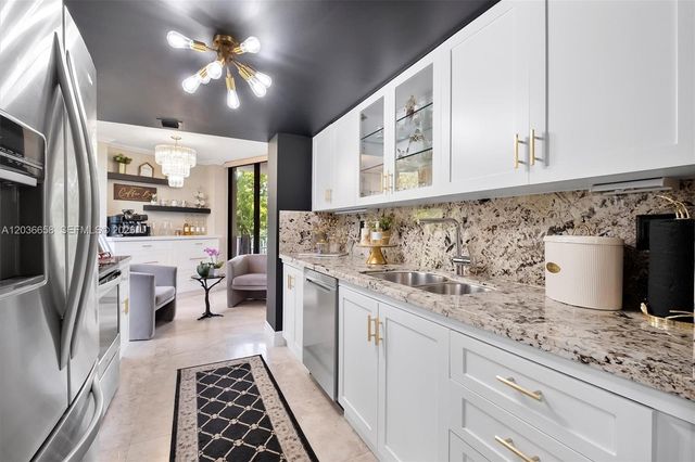 1000 Quayside Terrace 411, Miami, FL 33138