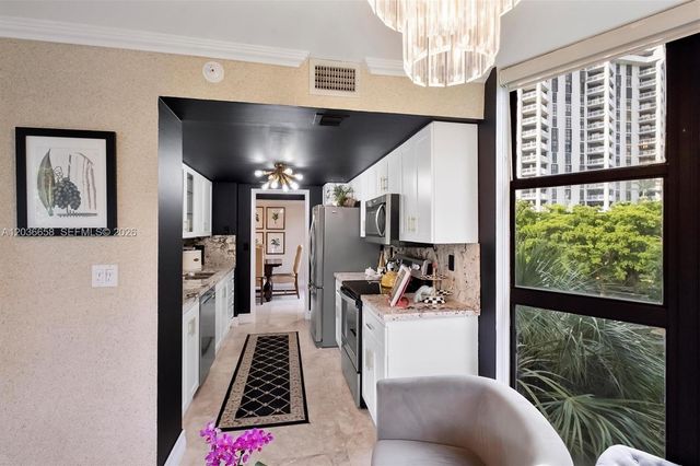 1000 Quayside Terrace 411, Miami, FL 33138
