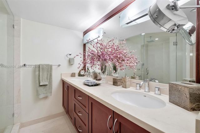 1000 Quayside Terrace 411, Miami, FL 33138