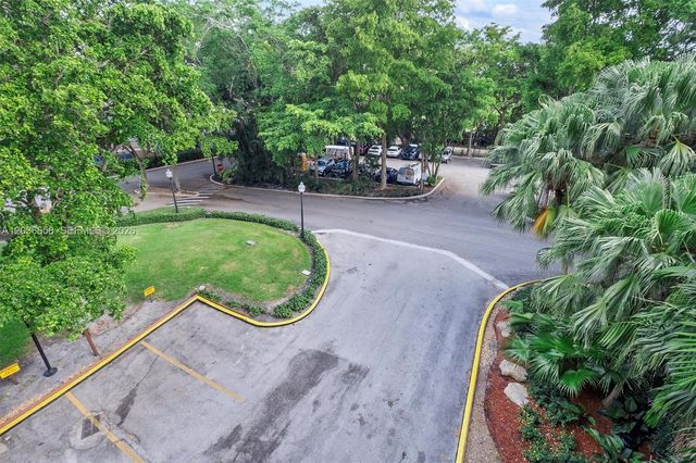 1000 Quayside Terrace 411, Miami, FL 33138