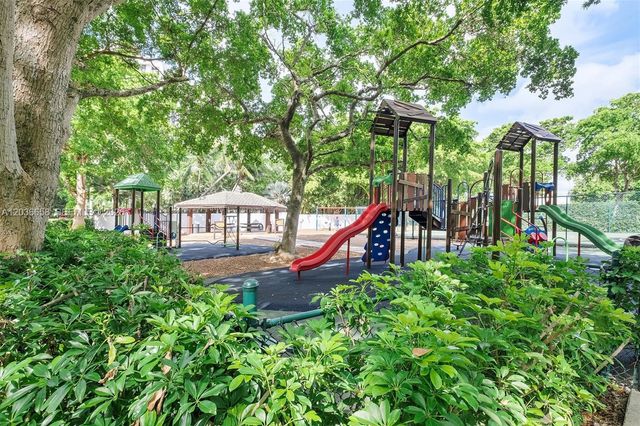 1000 Quayside Terrace 411, Miami, FL 33138