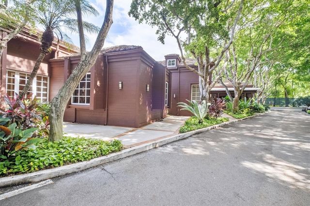 1000 Quayside Terrace 411, Miami, FL 33138