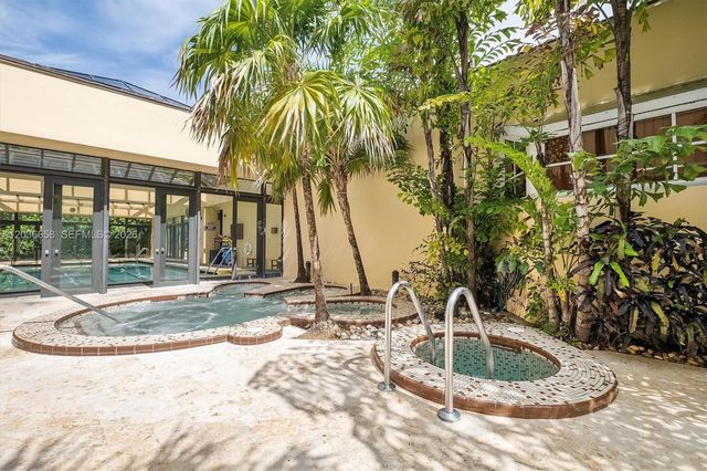 1000 Quayside Terrace 411, Miami, FL 33138