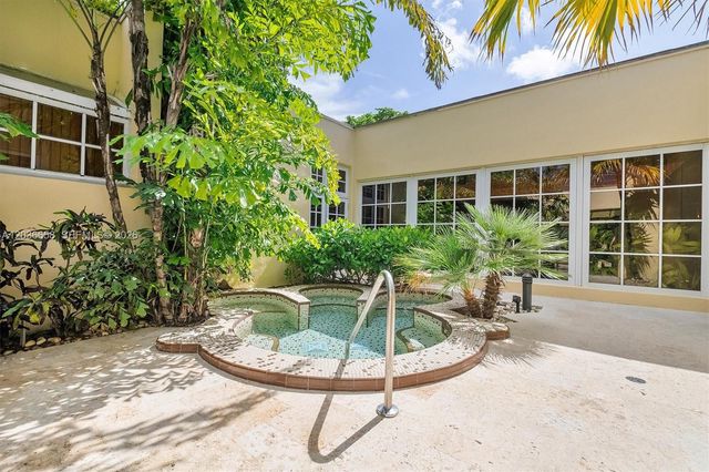 1000 Quayside Terrace 411, Miami, FL 33138
