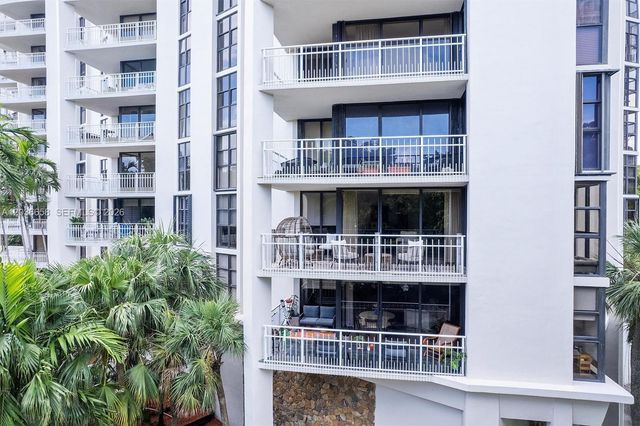 1000 Quayside Terrace 411, Miami, FL 33138