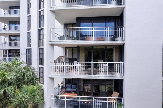 1000 Quayside Terrace 411, Miami, FL 33138