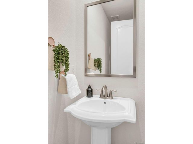 863 Carbonate Ln, Erie, CO 80516