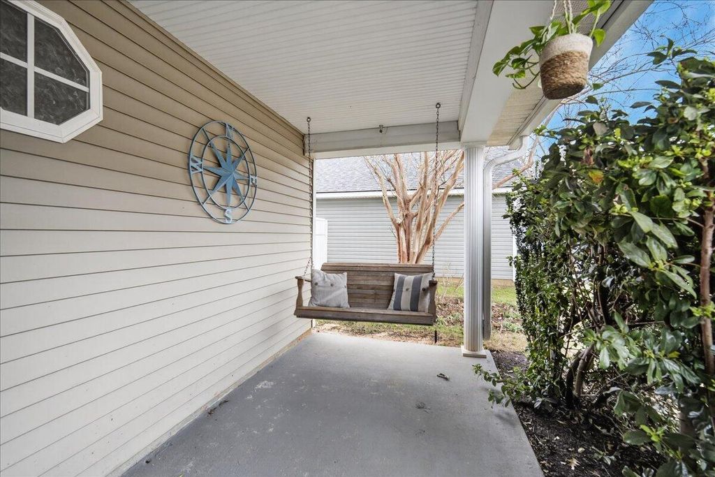 Image 10 of property listing at 322 Seneca River Drive, Summerville, SC 29485