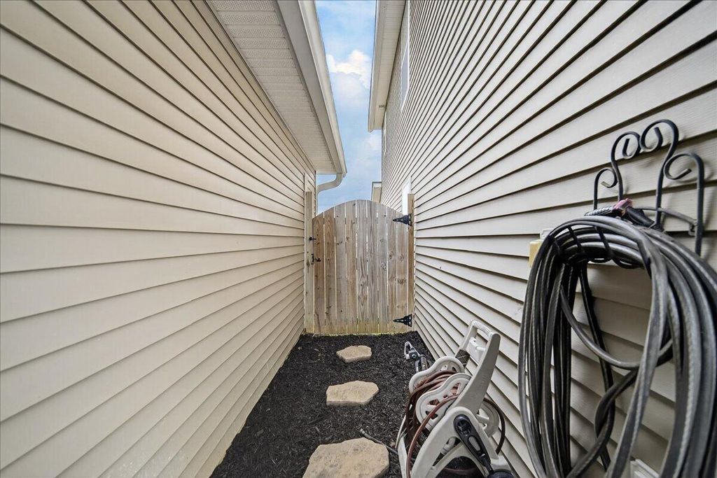 Image 11 of property listing at 322 Seneca River Drive, Summerville, SC 29485