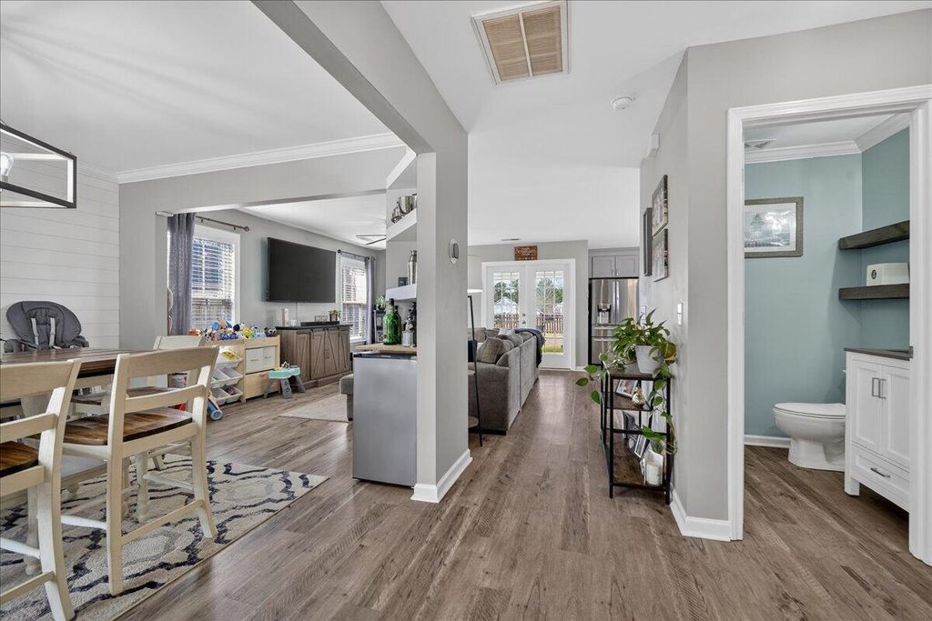 Image 13 of property listing at 322 Seneca River Drive, Summerville, SC 29485