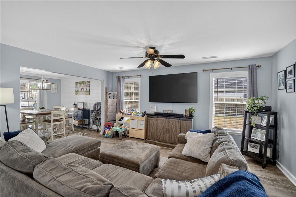 Image 17 of property listing at 322 Seneca River Drive, Summerville, SC 29485