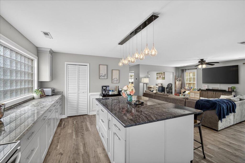 Image 23 of property listing at 322 Seneca River Drive, Summerville, SC 29485