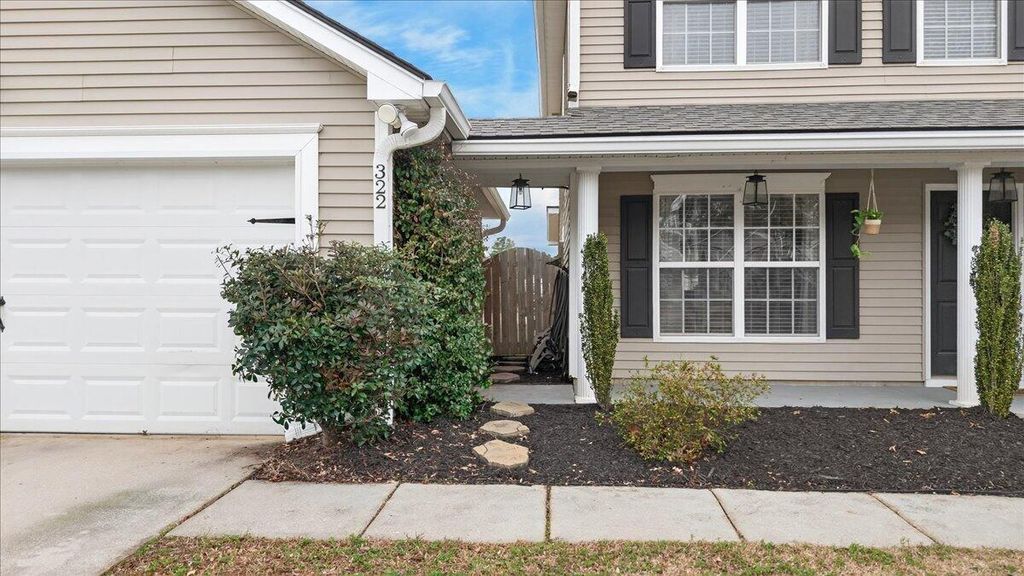 Image 7 of property listing at 322 Seneca River Drive, Summerville, SC 29485