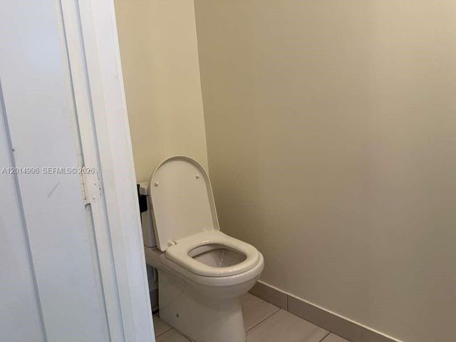 10222 NW 64th Way 101, Doral, FL 33178