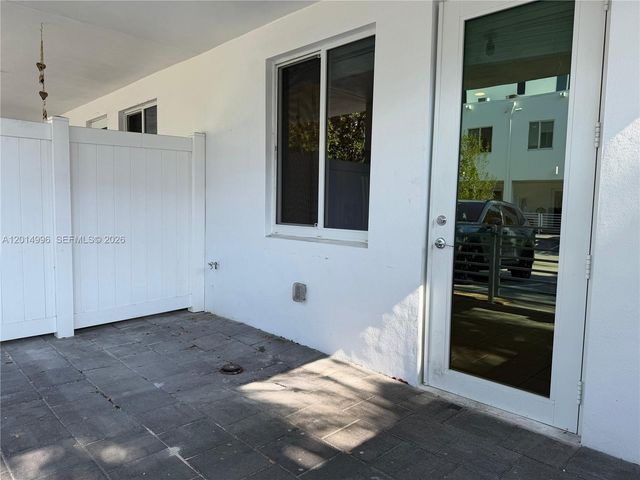 10222 NW 64th Way 101, Doral, FL 33178