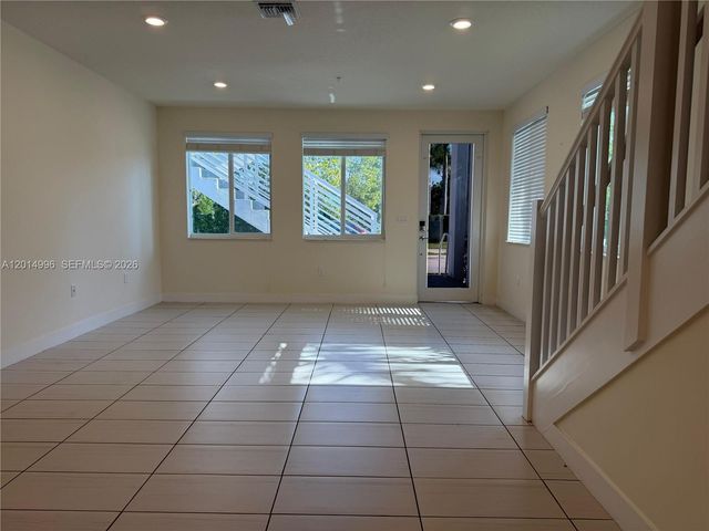 10222 NW 64th Way 101, Doral, FL 33178