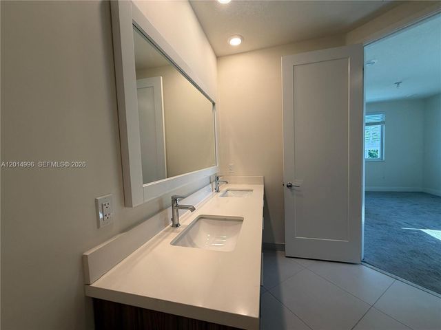 10222 NW 64th Way 101, Doral, FL 33178