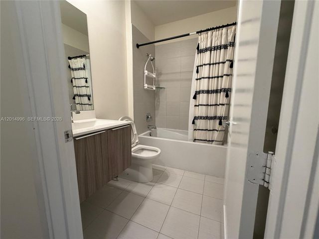 10222 NW 64th Way 101, Doral, FL 33178