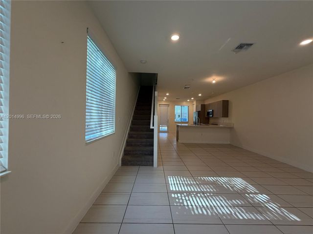 10222 NW 64th Way 101, Doral, FL 33178