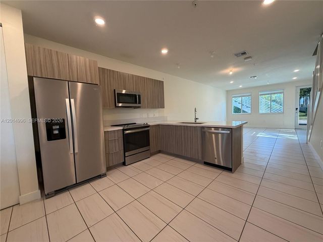 10222 NW 64th Way 101, Doral, FL 33178