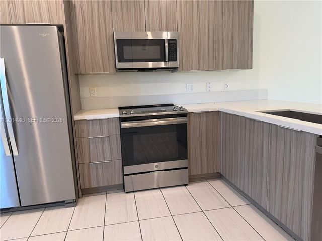 10222 NW 64th Way 101, Doral, FL 33178
