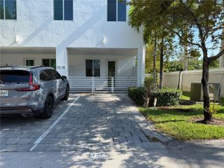 10222 NW 64th Way 101, Doral, FL 33178