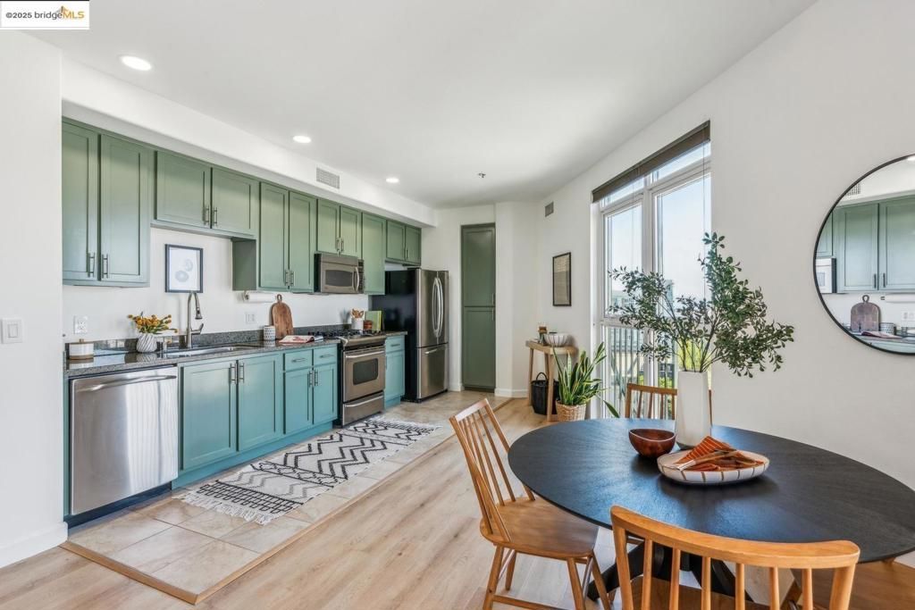 423 7th ST 909, Oakland, CA 94607