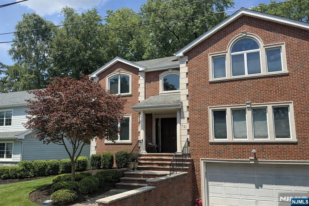 741 Washburn Street, Teaneck, NJ 07666