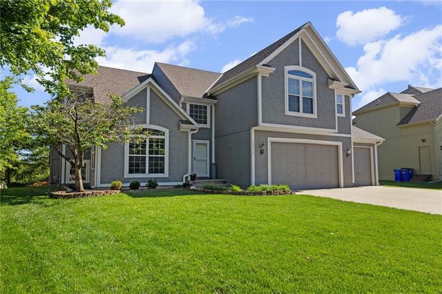 10137 THEDEN Circle, Lenexa, KS 66220