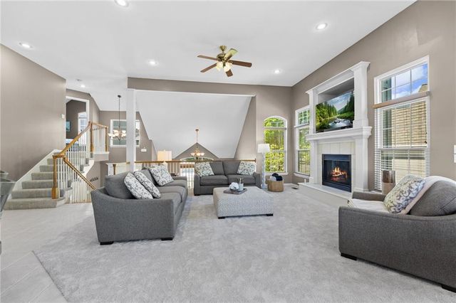10137 THEDEN Circle, Lenexa, KS 66220